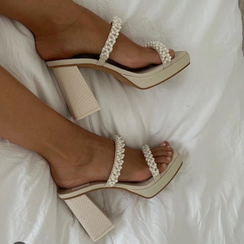 Dolce Vita Cream Heels with Chunky Design - Picture 2 of 6